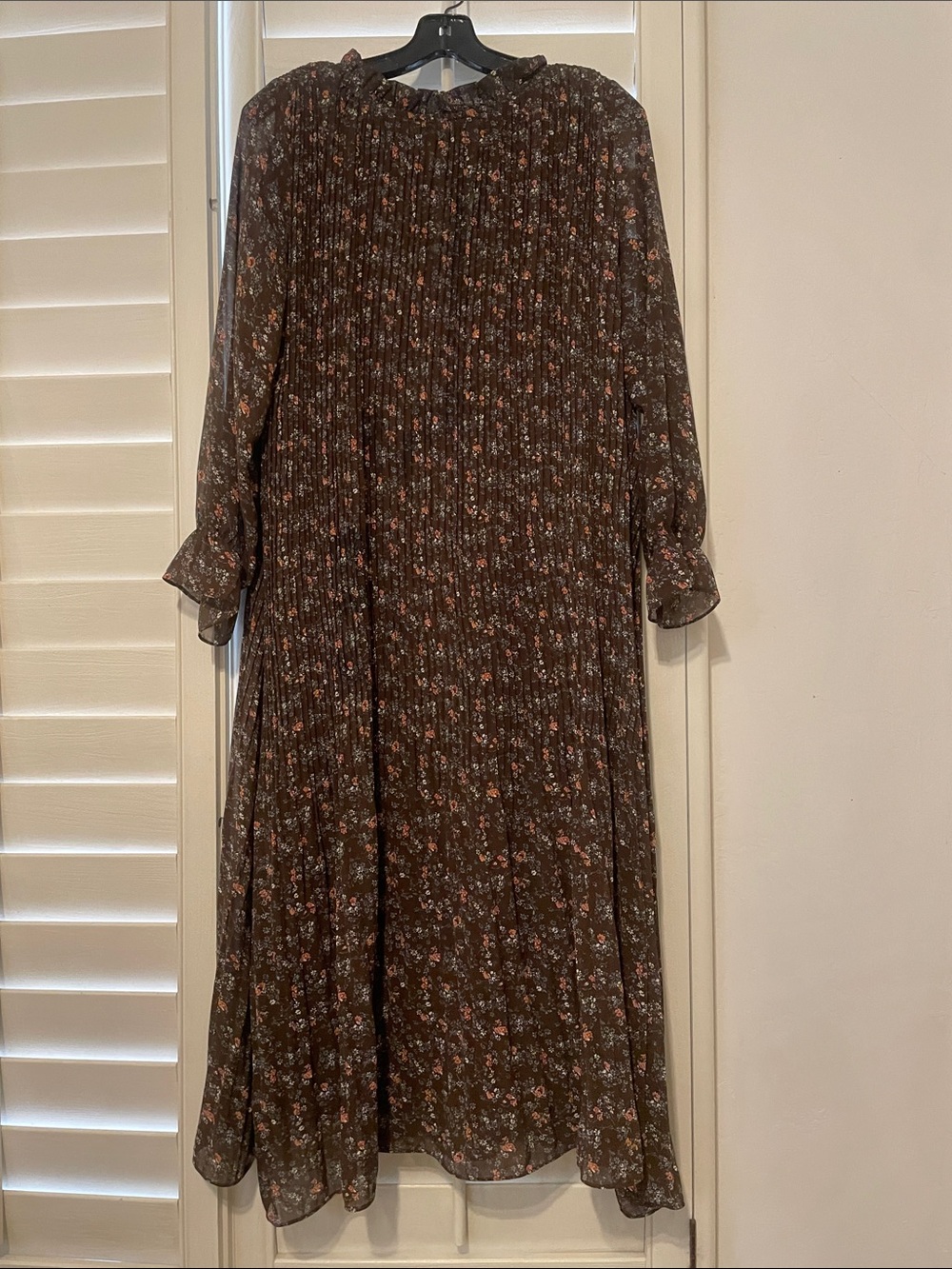 MELLODAY Brown Floral Pleated Long Sleeve Midi Dress